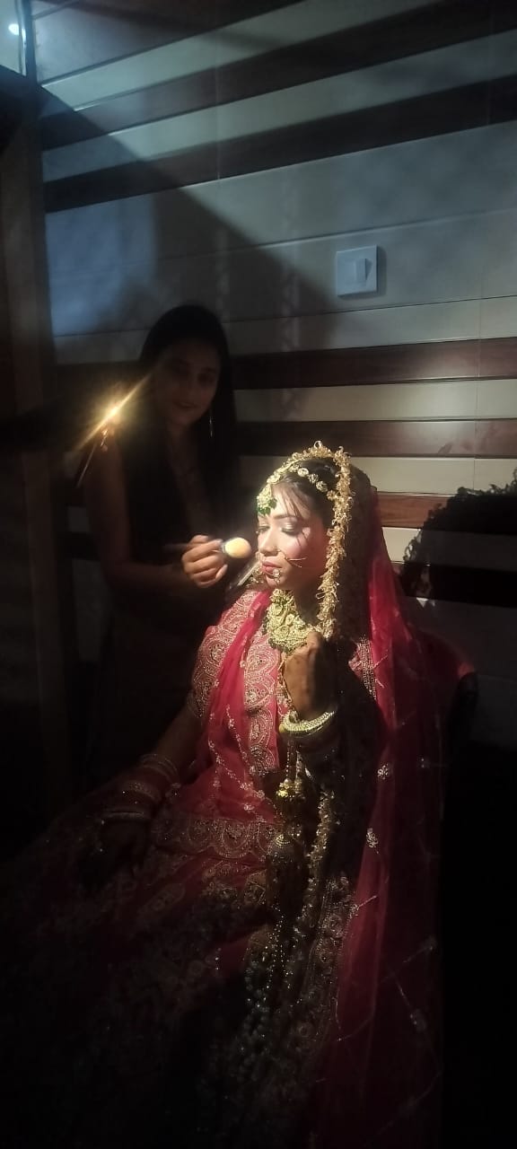 Best bridal makeup artist in Kanpur! My makeup was perfect and lasted throughout my wedding day. She understood exactly what I wanted and created a stunning look. Highly recommended!